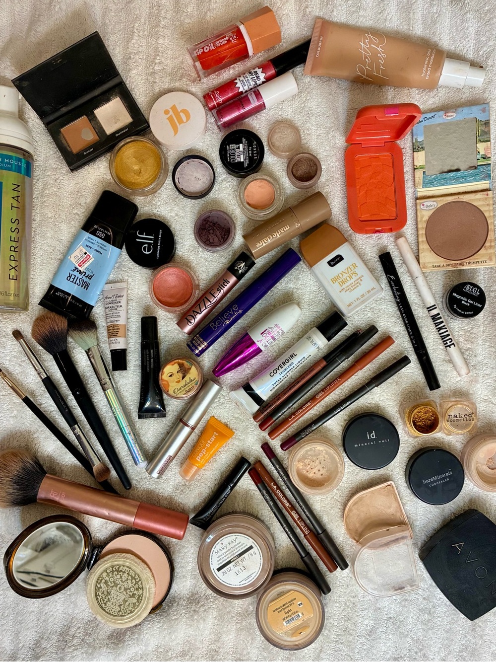 Assorted Women’s Makeup Set - Neutral & Coral Shades